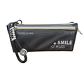 Cartuchera Smile Hug Negra (con cierre y tirador decorativo)